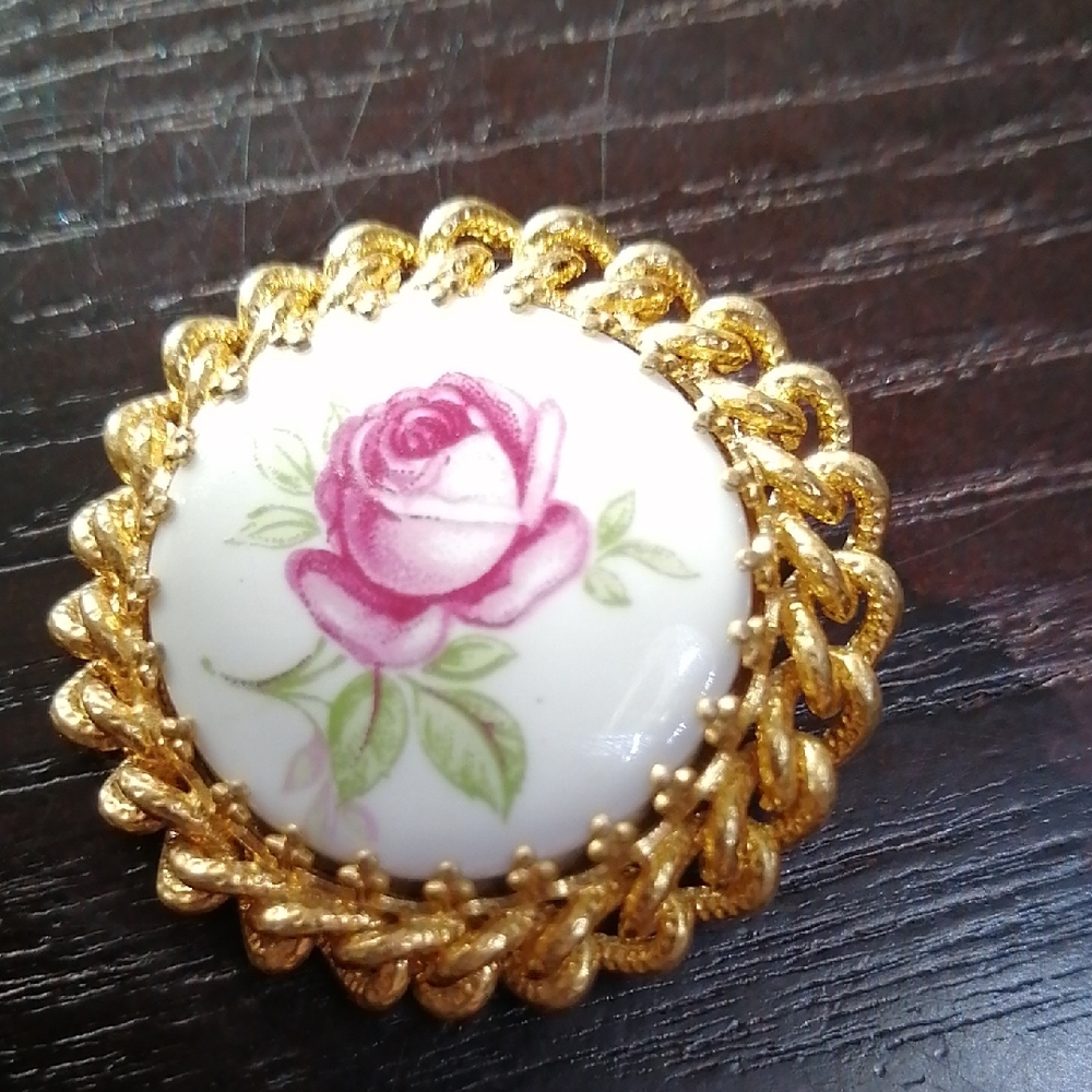 Porcelain Cameo Pink Rose Design Vintage Brooch Gold Plated Filigree